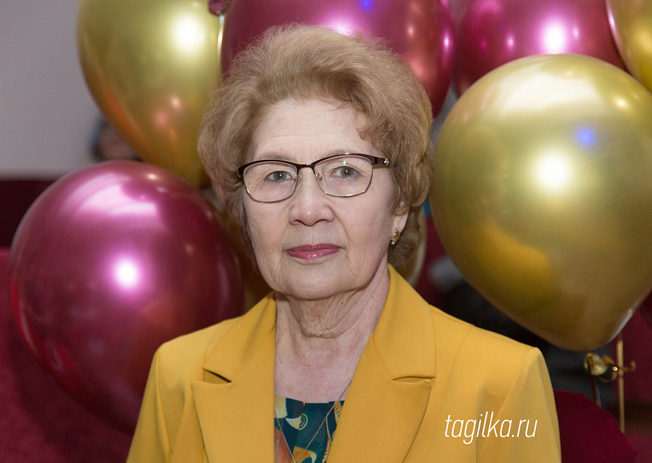 Юбилей отметила директор лицея №39 Нижнего Тагила Нелли Сайфетдинова