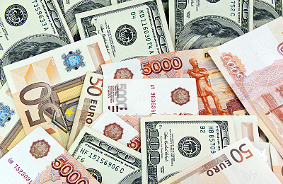 Курс доллара поднялся выше 75 рублей, евро - выше 91 рубля