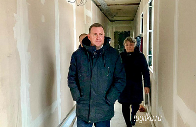 Глава Нижнего Тагила проконтролировал ход капитального ремонта школы №12 в Усть-Утке