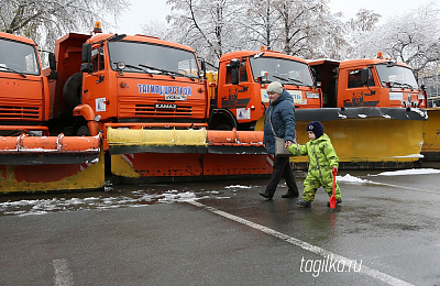 В Нижнем Тагиле прошел парад коммунальной техники