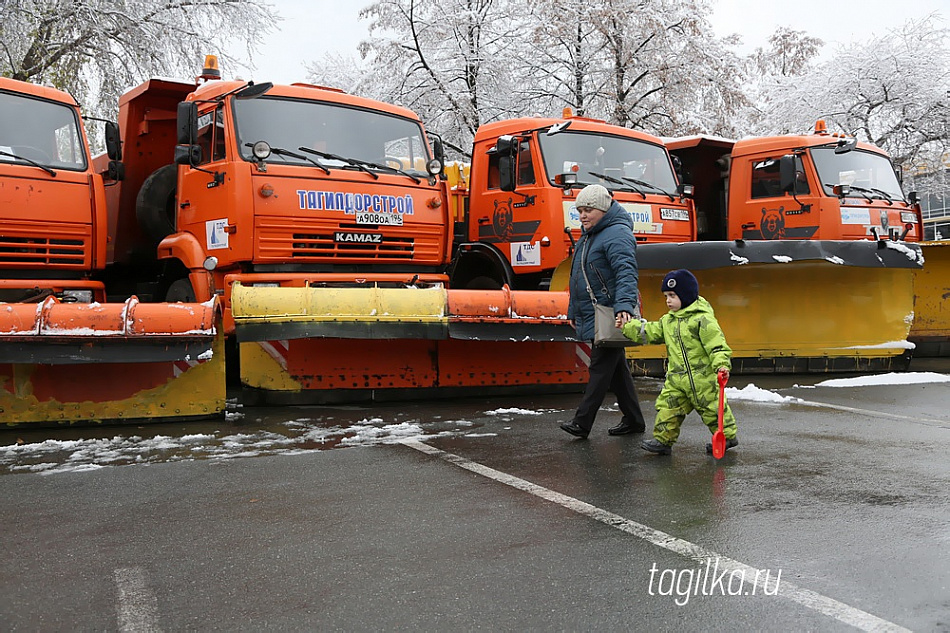 В Нижнем Тагиле прошел парад коммунальной техники