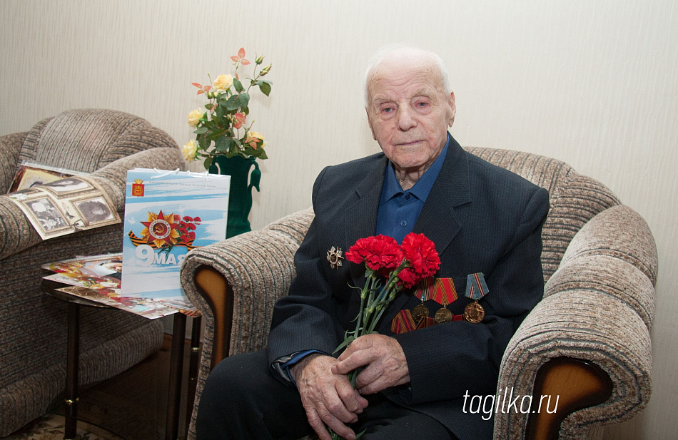 В Нижнем Тагиле участники Великой Отечественной войны получают поздравления от главы города Сергея Носова