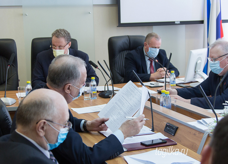 В Нижнем Тагиле состоялось внеочередное заседание городской Думы