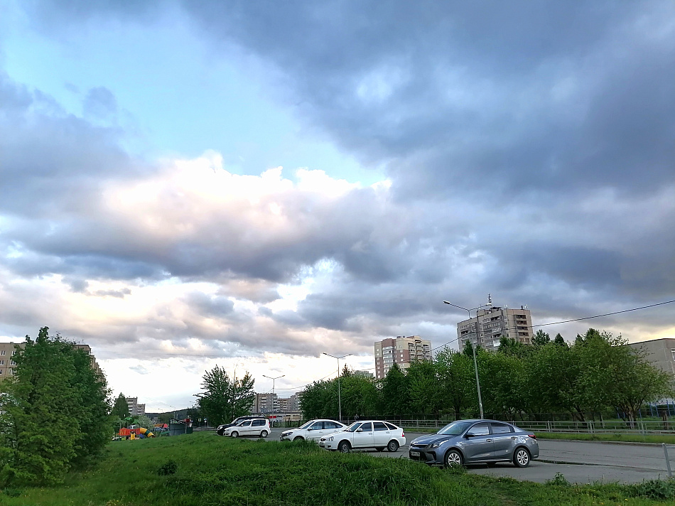 Завтра в Свердловской области ожидаются грозы и сильный ветер