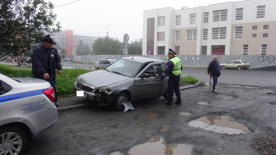 Один дома. В Нижнем Тагиле 10-летний подросток решил  самостоятельно поехать в школу и стал виновником ДТП