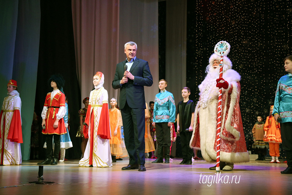 Новогодний праздник для юных победителей фестивалей, конкурсов и олимпиад 
