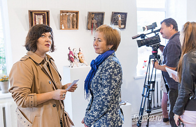 Удивительные куклы в Доме художника