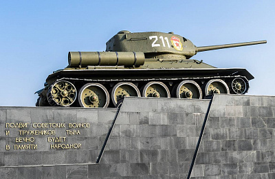 В Улан-Удэ Парад Победы возглавил  танк Т-34, выпущенный в Нижнем Тагиле