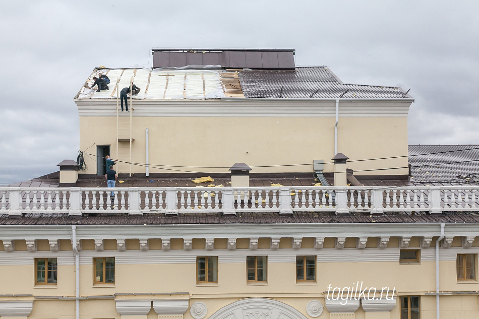 В Нижнем Тагиле подрядчик начал ремонт крыши драматического театра