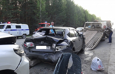 Вчера в районе Южного подъезда к Нижнему Тагилу столкнулись три иномарки                      