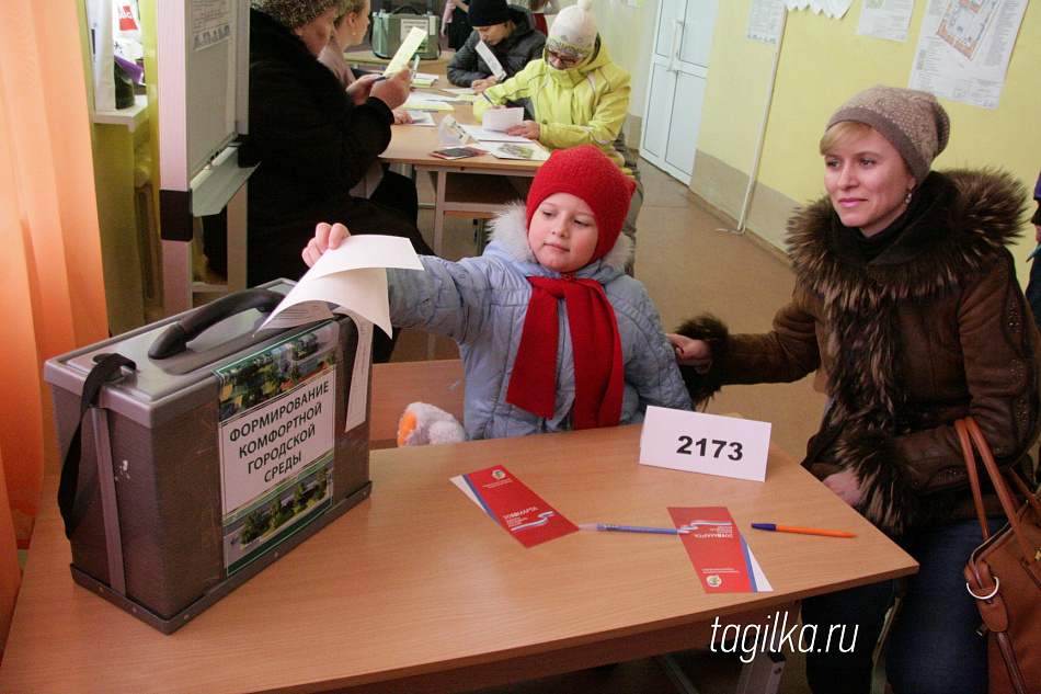 В тагильской школе №70 активно голосуют за благоустройство Пионерского  сквера