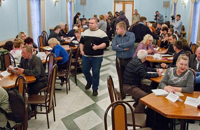 Персональный прием… в тесном застолье 