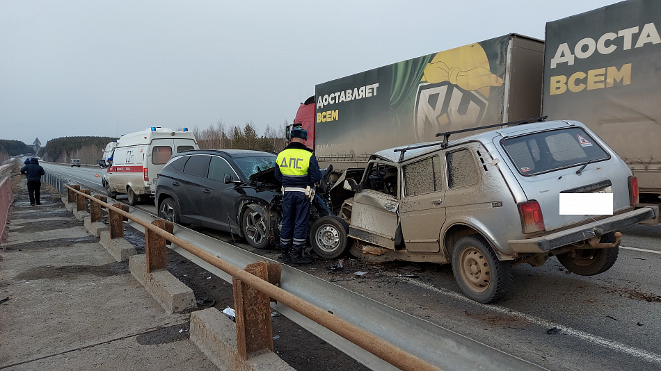 В Нижнем Тагиле в воскресенье произошли два ДТП из-за выезда на встречную полосу. Есть пострадавшие