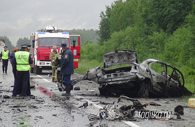 Под Нижним Тагилом в результате ДТП сгорела машина