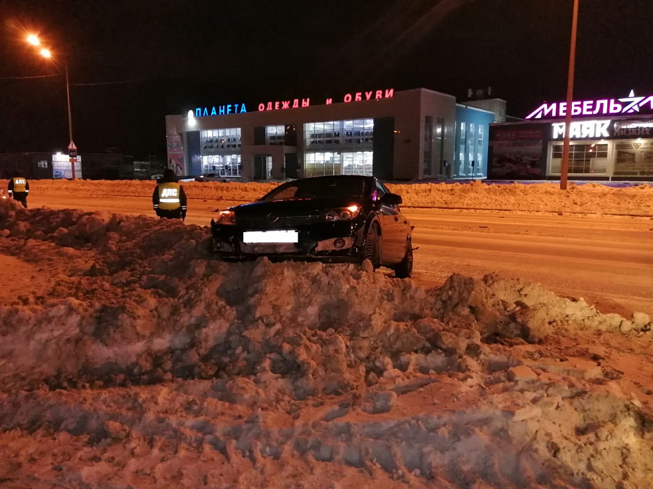 На Восточном шоссе столкнулись две иномарки. Пострадала 17-летняя девушка-пассажир       