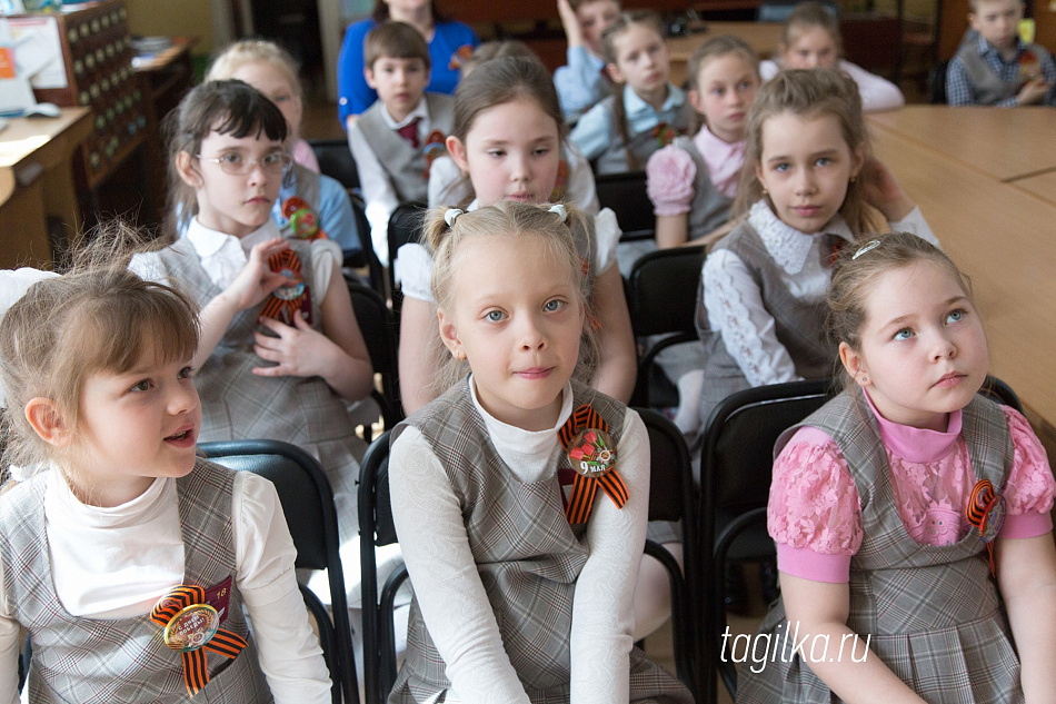 Юные тагильчане читают и слушают произведения о войне