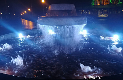 В Нижнем Тагиле запустили новый фонтан в Пионерском сквере. ВИДЕО