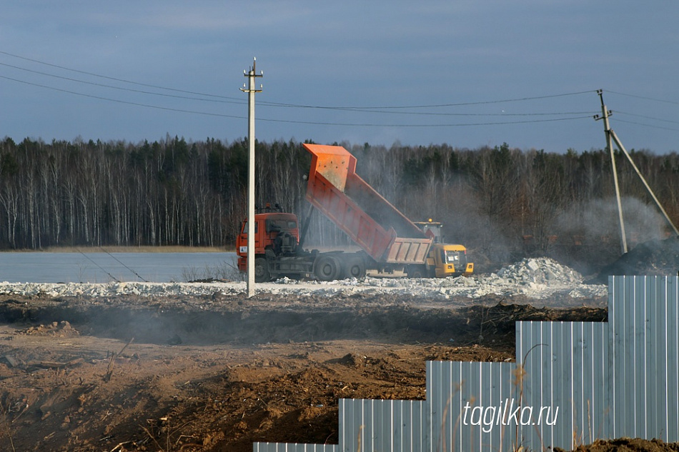 В Нижнем Тагиле  полным ходом идет строительство моста через городской пруд