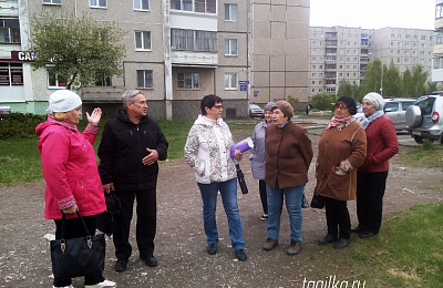 Жители улицы Захарова десятый год просят благоустроить народную тропу
