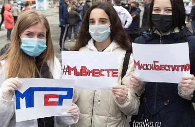 Волонтеры Нижнего Тагила сегодня раздали сотни бесплатных  многоразовых масок