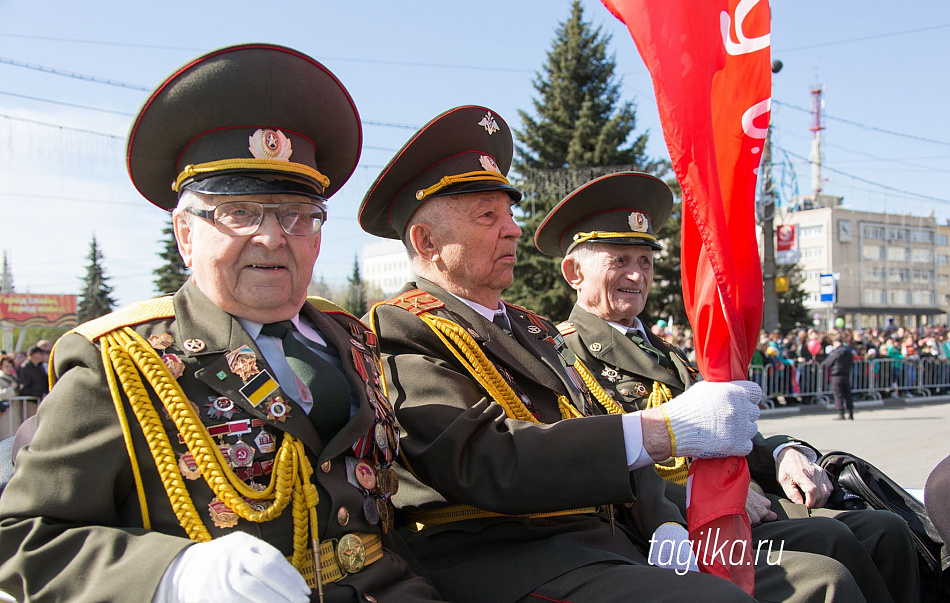 В день рождения расписался на стене рейхстага