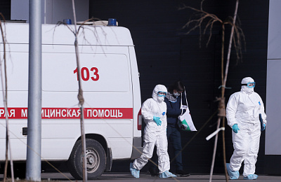 Свердловский полицейский получил ранение во время госпитализации больного COVID-19

