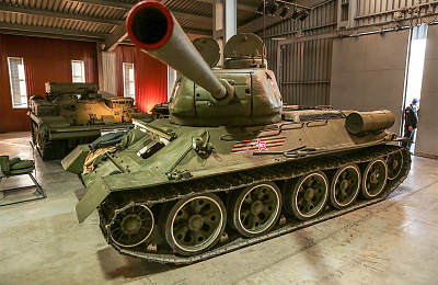 Танк Т-34 1945 года выпуска готовится к Параду Победы в Нижнем Тагиле