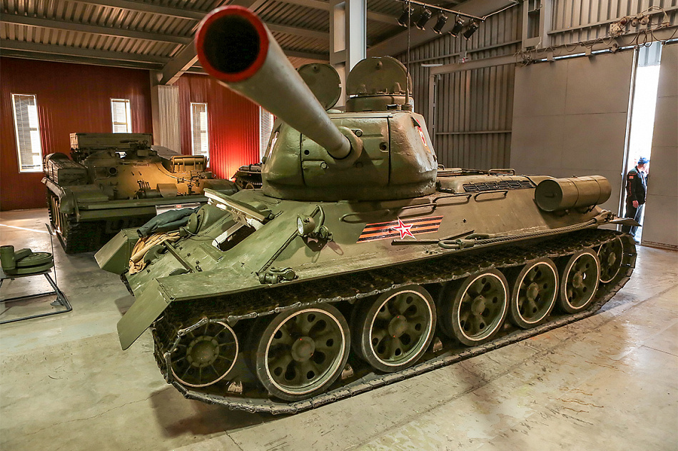 Танк Т-34 1945 года выпуска готовится к Параду Победы в Нижнем Тагиле