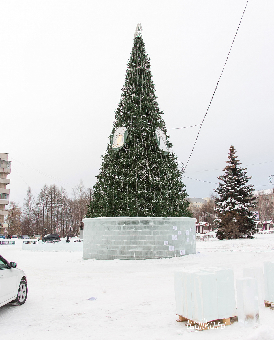 Ледовый городок в Нижнем Тагиле: Космос, снег и праздник