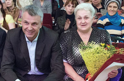 Пригласили на праздник женщин