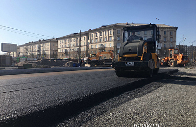 На Привокзальной площади началась укладка асфальта 