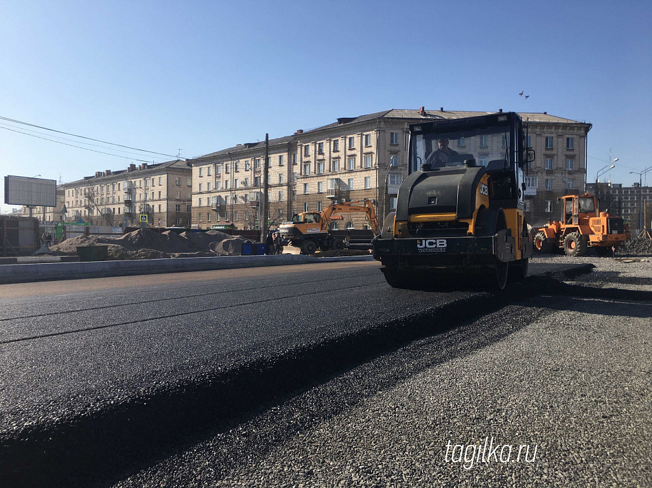 На Привокзальной площади началась укладка асфальта 