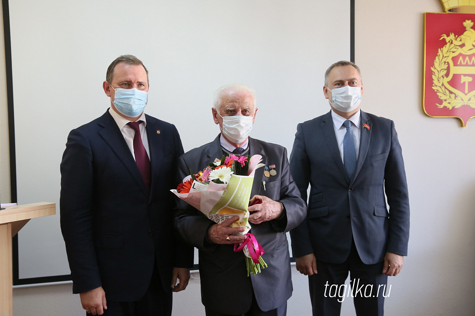 Почетных ветеранов Нижнего Тагила поздравили в мэрии