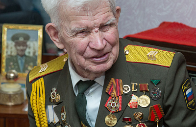 День и ночь шли с боями