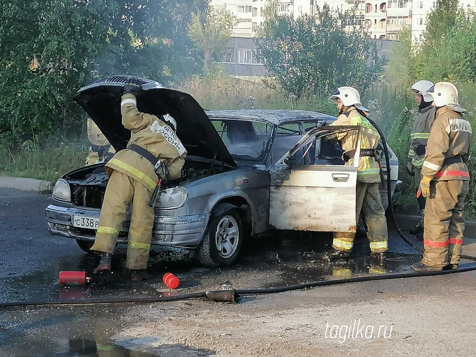 В Нижнем Тагиле на улице Тагилстроевской сгорел автомобиль