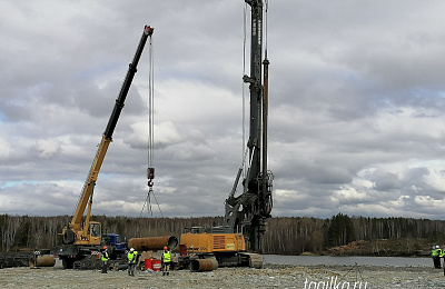 Сегодня началось бурение под сваи для моста через Тагильский пруд