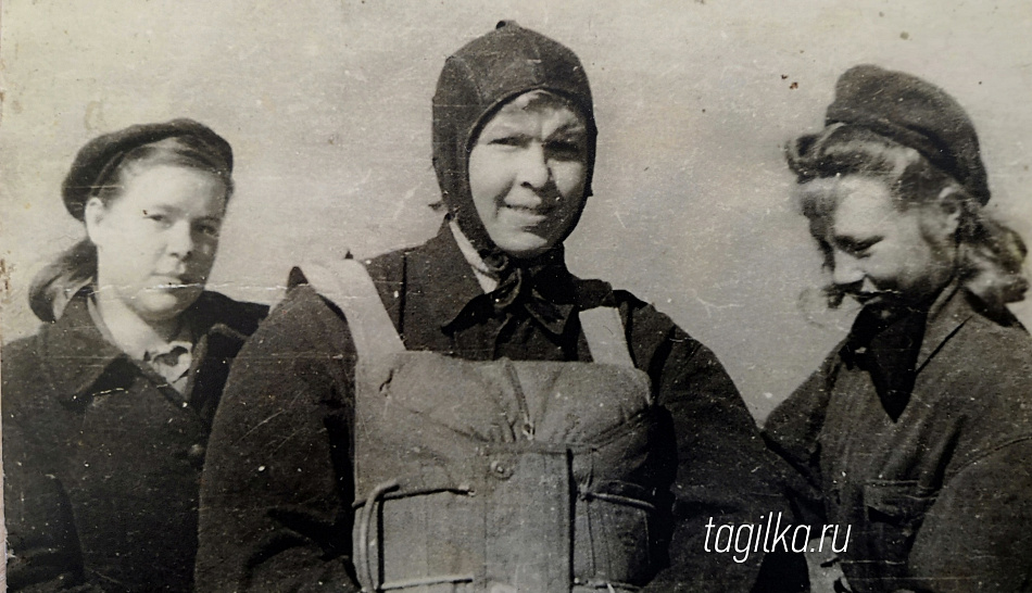 Проект «ТР» «Нижнему Тагилу – 300 лет»: фотолетопись города. Тагильчанки,  1945 год 