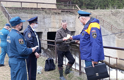 Свердловские спасатели усилили патрулирование водоемов 