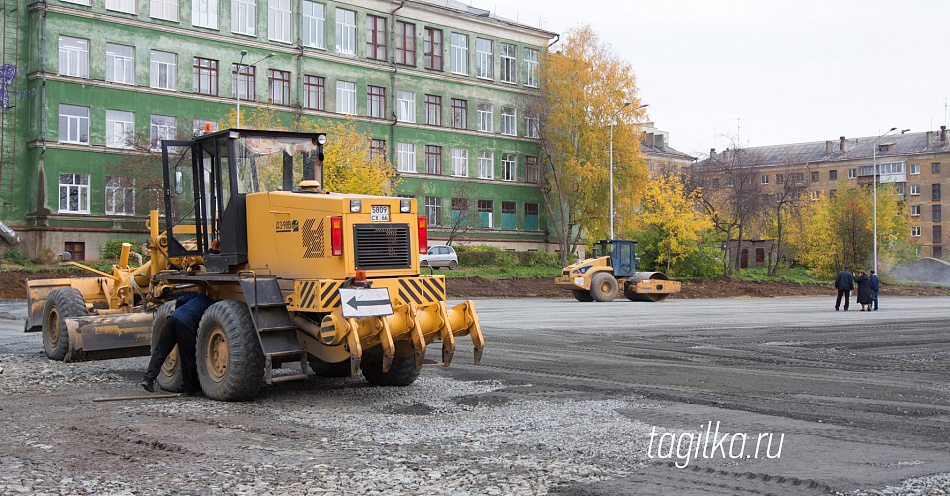 ﻿В тагильской школе №64 приступили ﻿к строительству футбольного поля