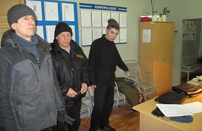 25-летний мошенник украл у пенсионера сумку в поезде 