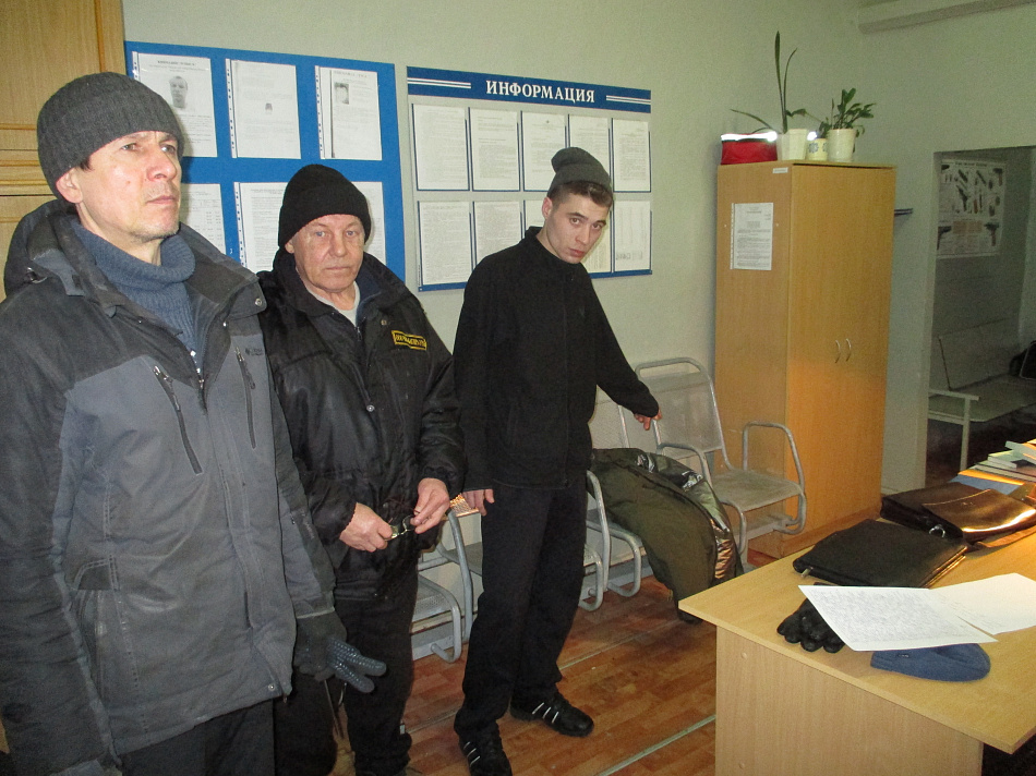 25-летний мошенник украл у пенсионера сумку в поезде 