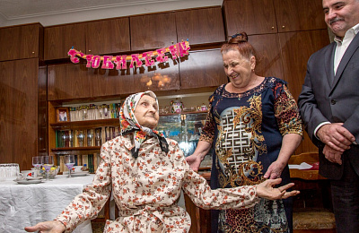 И в 100 лет поют частушки! 