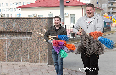 Администрация Ленинского района вышла на субботник