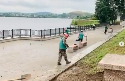 Потоки воды размыли грунт в Тагильской лагуне