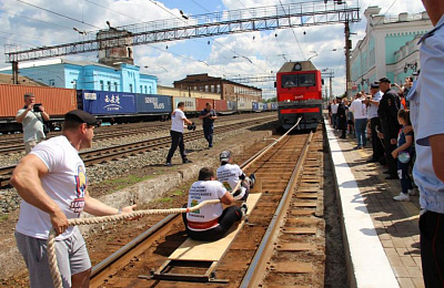 В Камышлове установлен рекорд России по буксировке железнодорожного состава