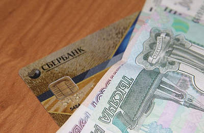 Мошенники "увели" с банковской карты женщины 17 тысяч рублей