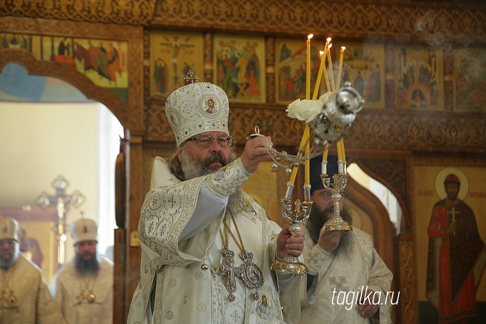 Митрополит Кирилл и епископ Евгений совершили Божественную литургию в Свято-Троицком соборе Нижнего Тагила