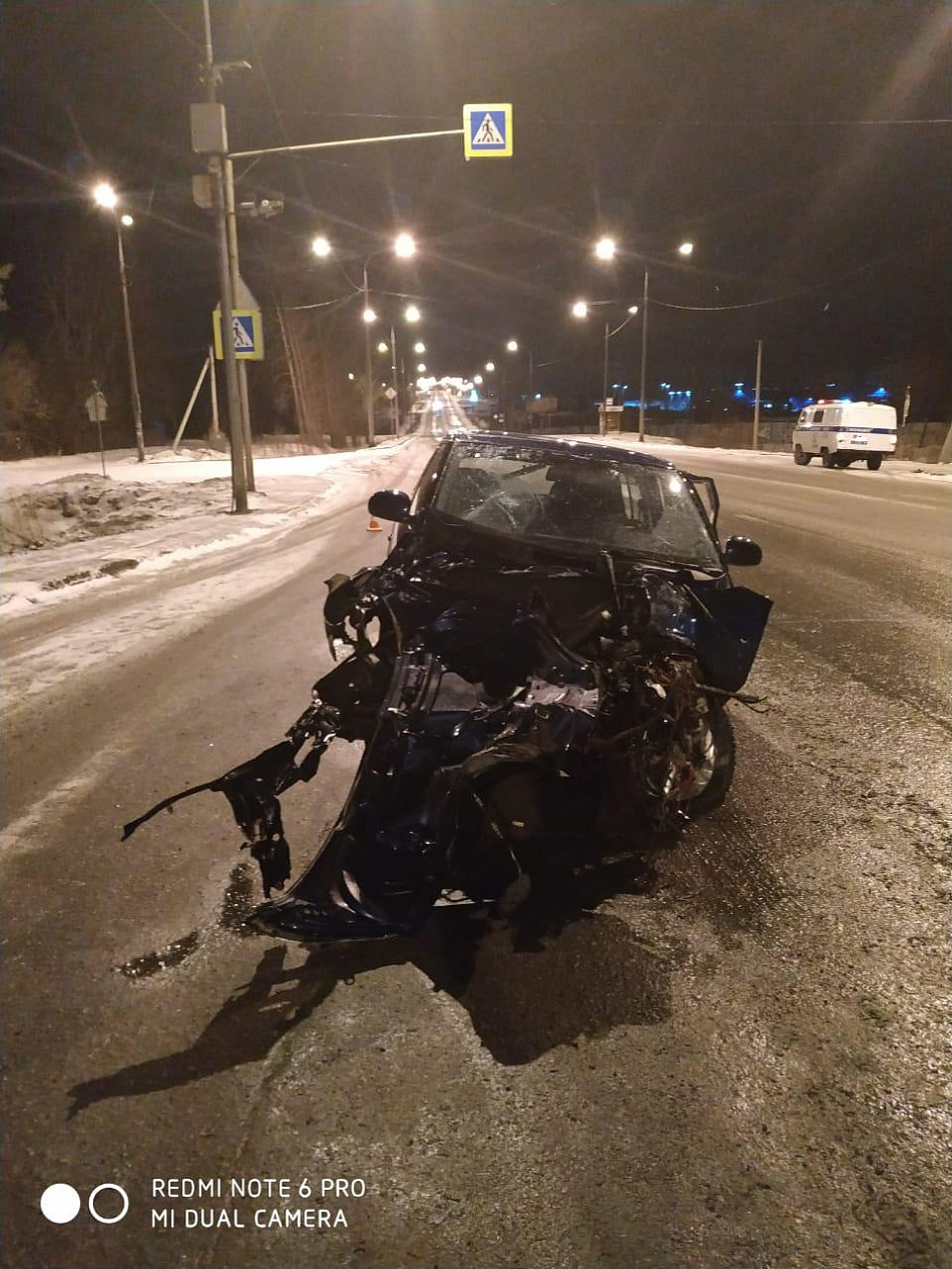 В Нижнем Тагиле  иномарка врезалась в электроопору