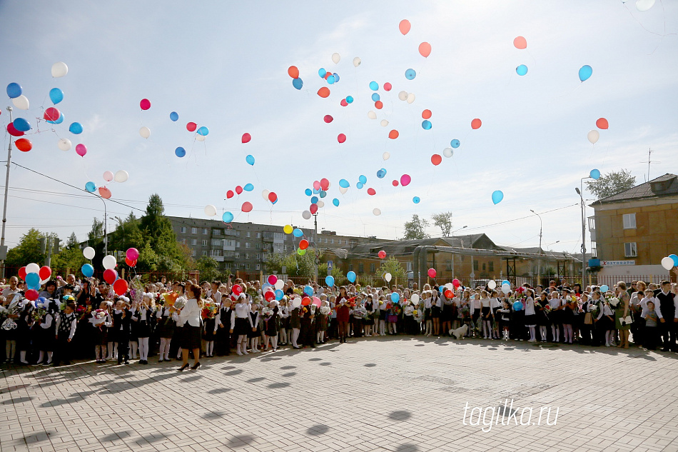 Салюты из воздушных шаров в Нижнем Тагиле