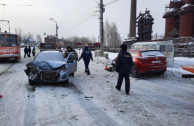 На проспекте Ленина столкнулись три автомобиля